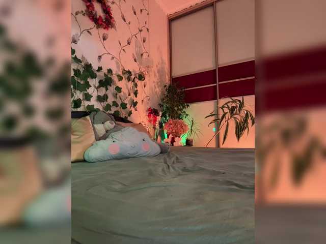 WednesdayFridayAddams webcam