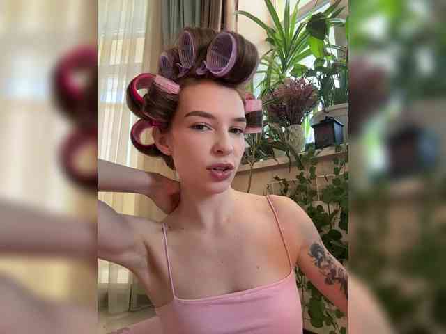 WednesdayFridayAddams webcam