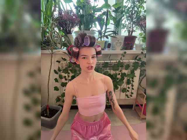 WednesdayFridayAddams webcam