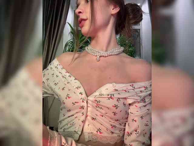 WednesdayFridayAddams webcam