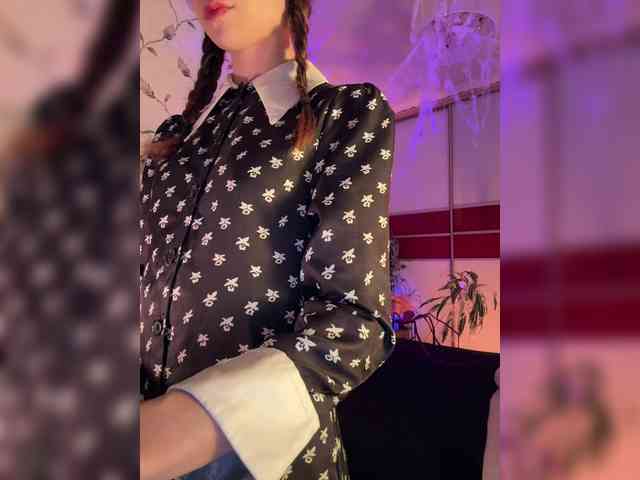 WednesdayFridayAddams webcam