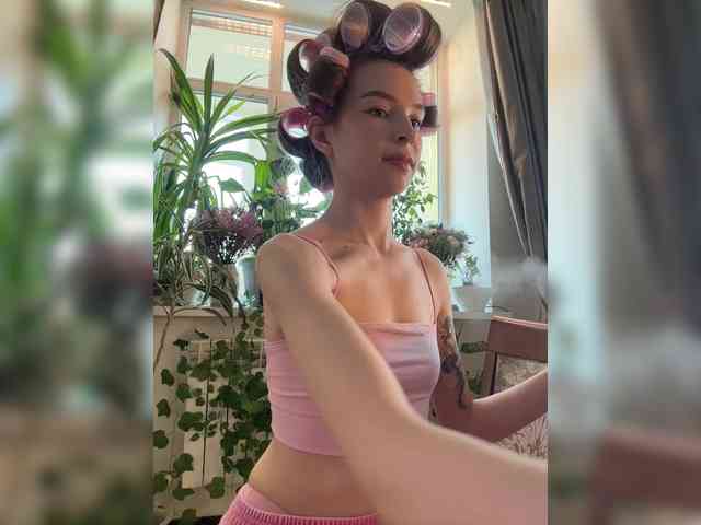 WednesdayFridayAddams webcam