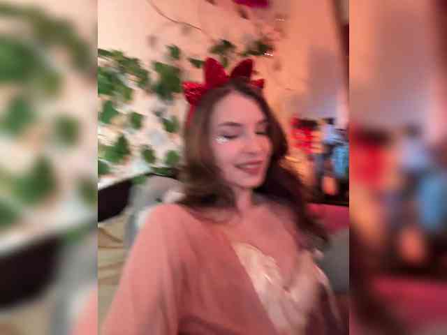 WednesdayFridayAddams webcam