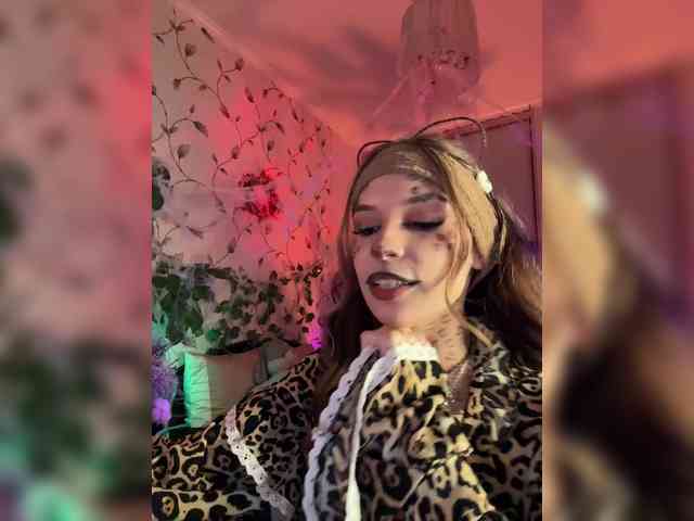 WednesdayFridayAddams webcam