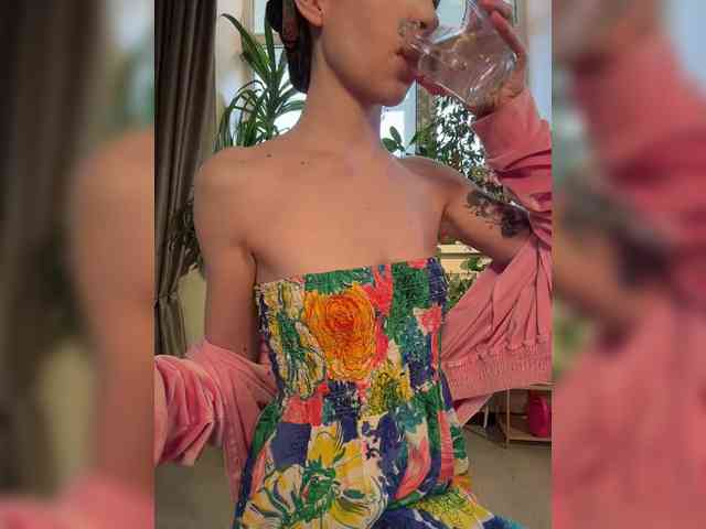 WednesdayFridayAddams webcam