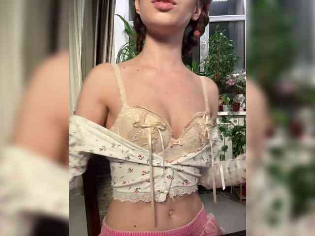 WednesdayFridayAddams webcam