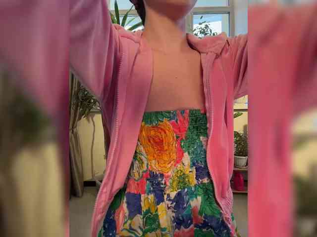 WednesdayFridayAddams webcam