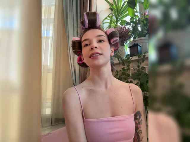 WednesdayFridayAddams webcam