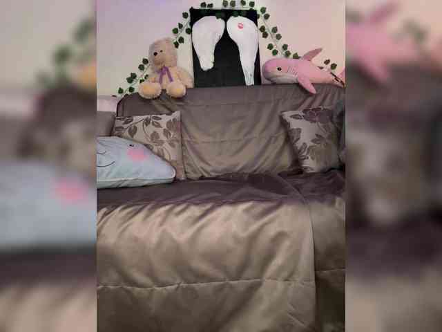 WednesdayFridayAddams webcam