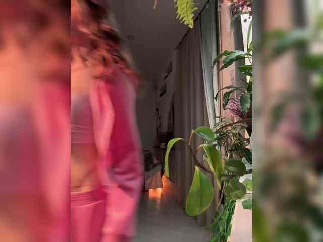 WednesdayFridayAddams webcam