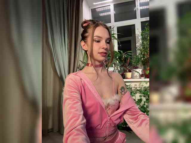 WednesdayFridayAddams webcam