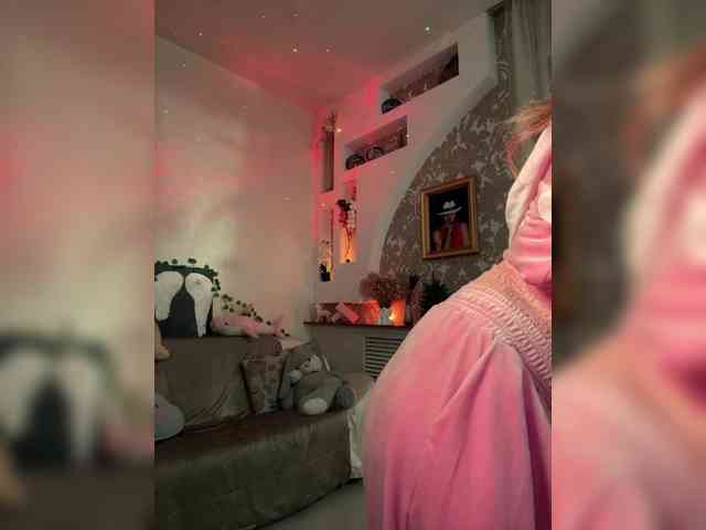 WednesdayFridayAddams webcam