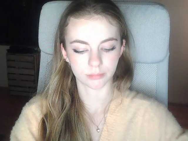 AriaModel's BongaCams show and profile