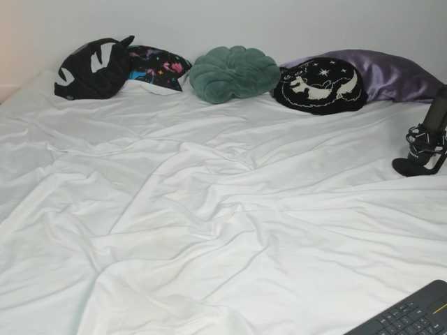 Vampire-girl's BongaCams show and profile