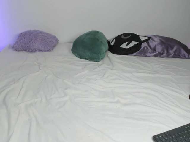 Vampire-girl's BongaCams show and profile