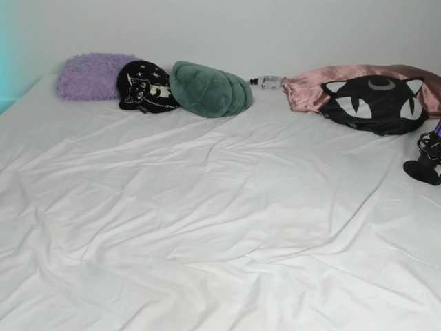 Vampire-girl's BongaCams show and profile