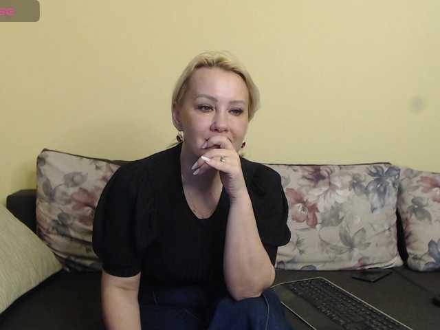 CandyHellenx's BongaCams show and profile