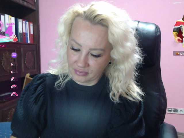 CandyHellenx's BongaCams show and profile