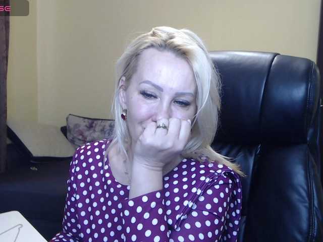 CandyHellenx's BongaCams show and profile