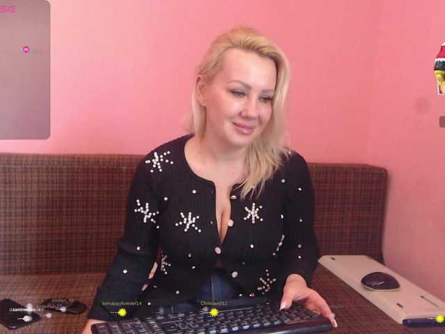 CandyHellenx's BongaCams show and profile