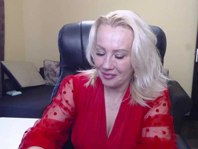 CandyHellenx's BongaCams show and profile