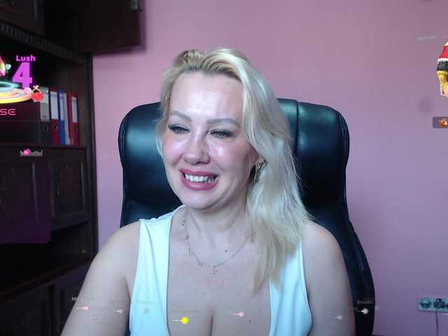 CandyHellenx's BongaCams show and profile