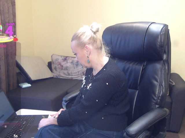 CandyHellenx's BongaCams show and profile