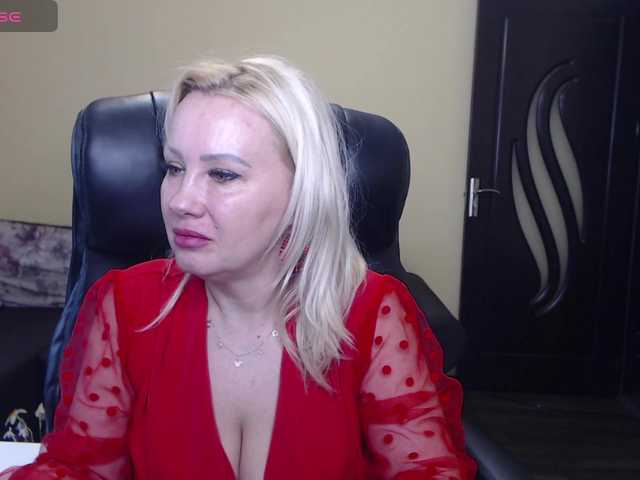 CandyHellenx's BongaCams show and profile
