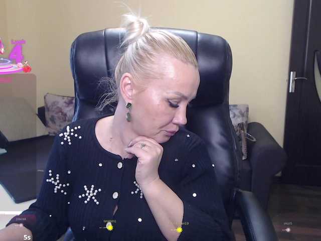 CandyHellenx's BongaCams show and profile