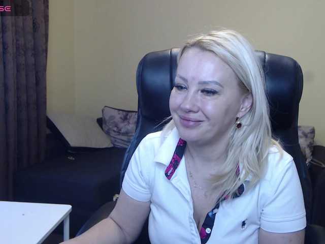 CandyHellenx's BongaCams show and profile