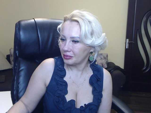 CandyHellenx's BongaCams show and profile