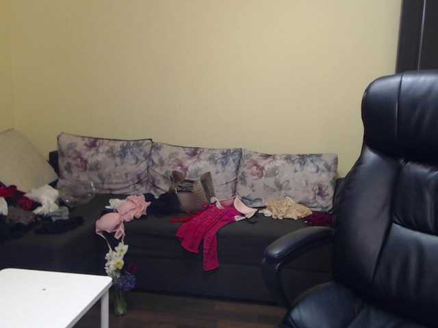 CandyHellenx's BongaCams show and profile