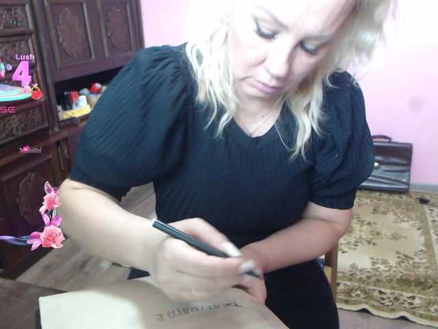 CandyHellenx's BongaCams show and profile