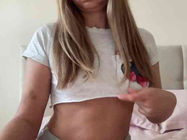 LizaFlower1 webcam