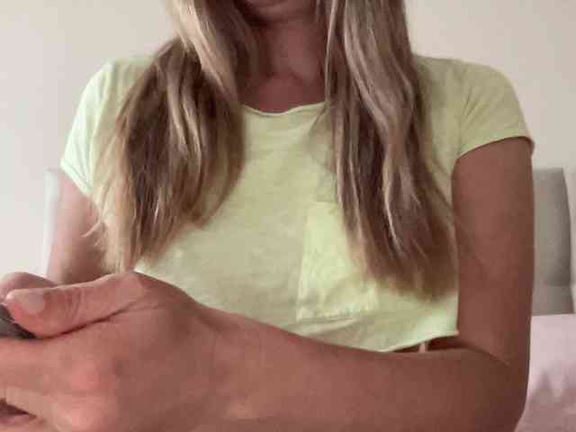 LizaFlower1 webcam