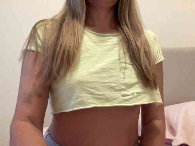 LizaFlower1 webcam