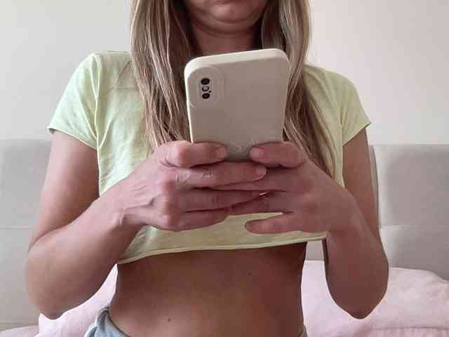 LizaFlower1 webcam