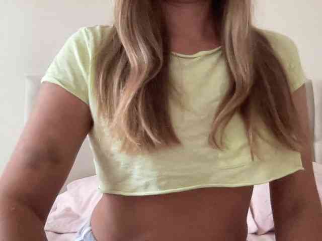 LizaFlower1 webcam