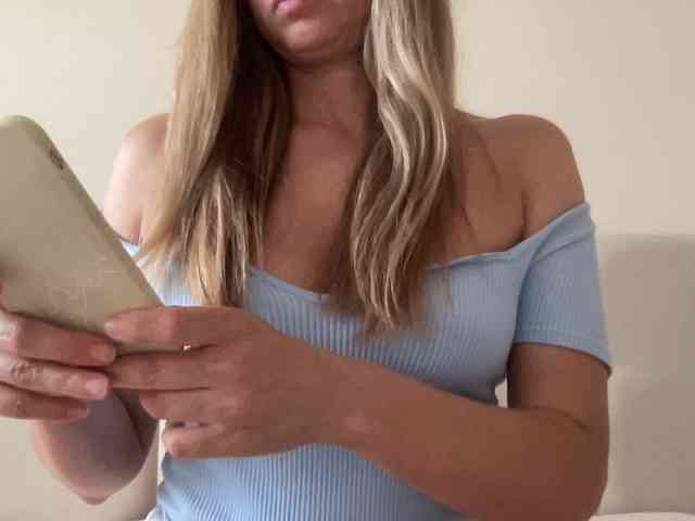 LizaFlower1 webcam