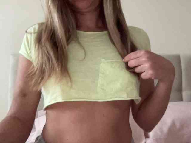 LizaFlower1 Live Webcam on BongaCams