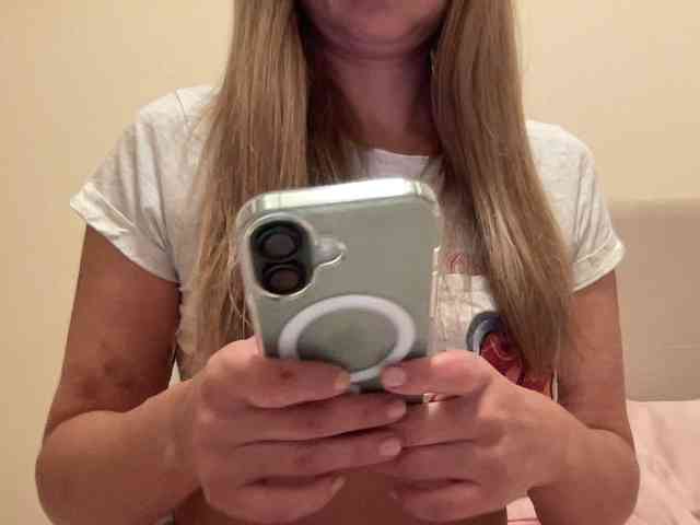 LizaFlower1 webcam