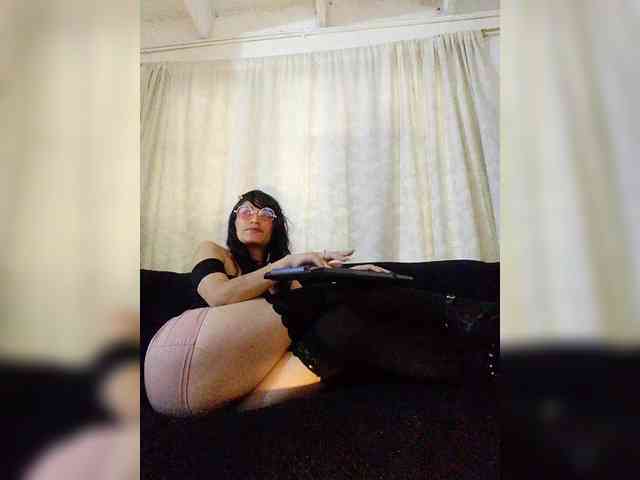 Linda-Tease webcam