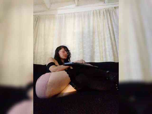 Linda-Tease webcam