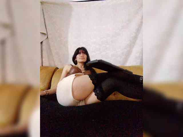 Linda-Tease webcam
