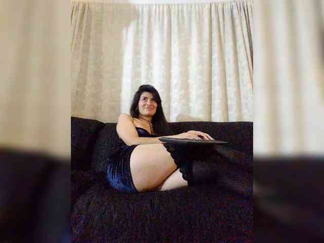 Linda-Tease Linda-Tease