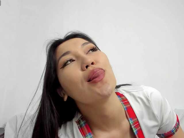 floomaliana's BongaCams show and profile