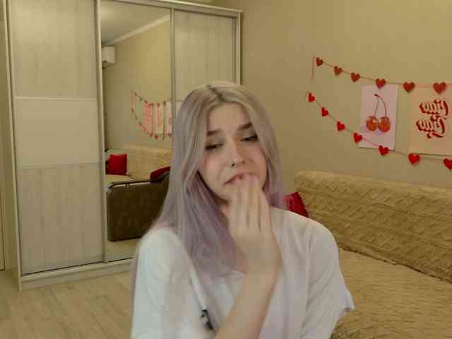 Yoursissydoll Live Webcam on BongaCams