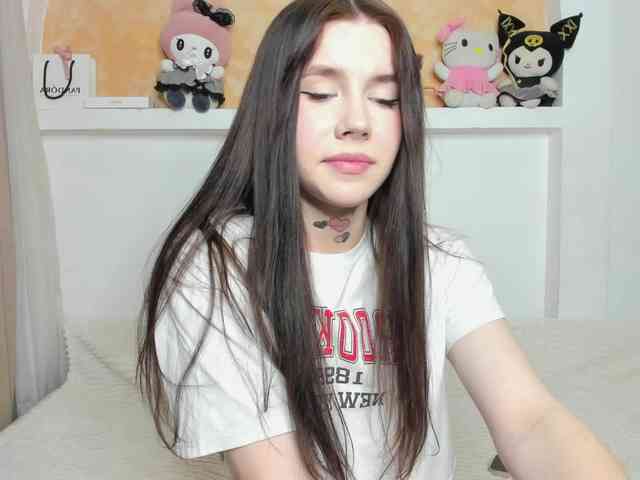 Yoursissydoll Live Webcam on BongaCams