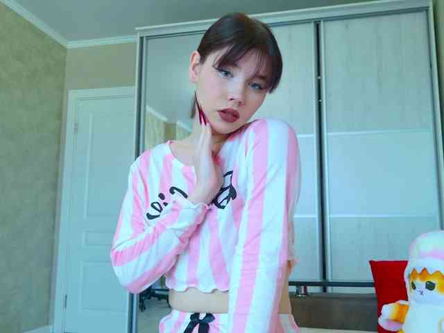 Yoursissydoll Live Webcam on BongaCams