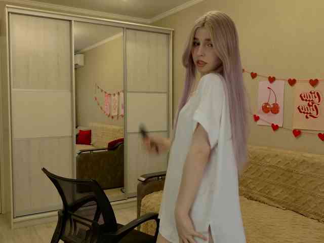 Yoursissydoll Live Webcam on BongaCams
